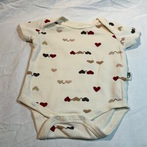 Rabbit + Bear - Organic Cotton Short Sleeve Heart Pattern Baby Onesie